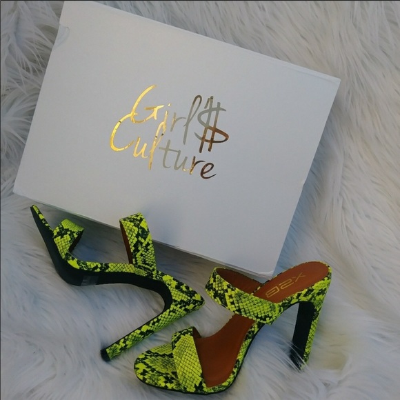 Lime snake print shoes - Picture 2 of 2